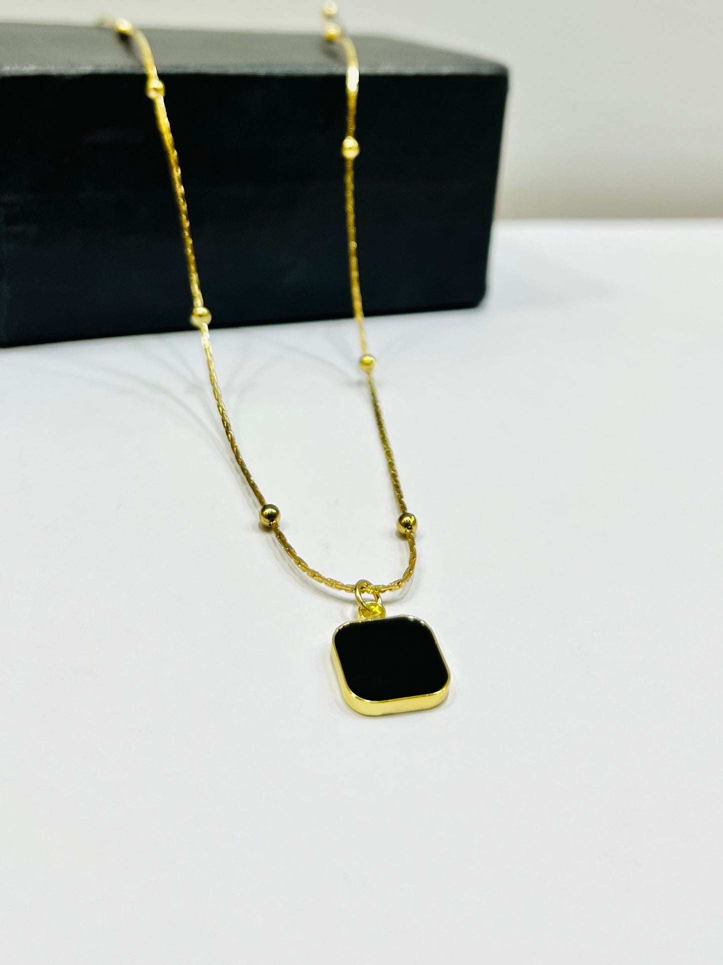 BLACK SQUARE EXQUISITE PENDANT