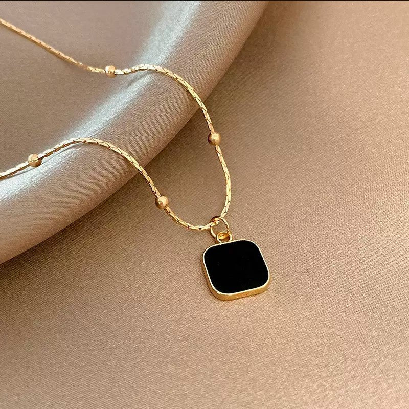 BLACK SQUARE EXQUISITE PENDANT