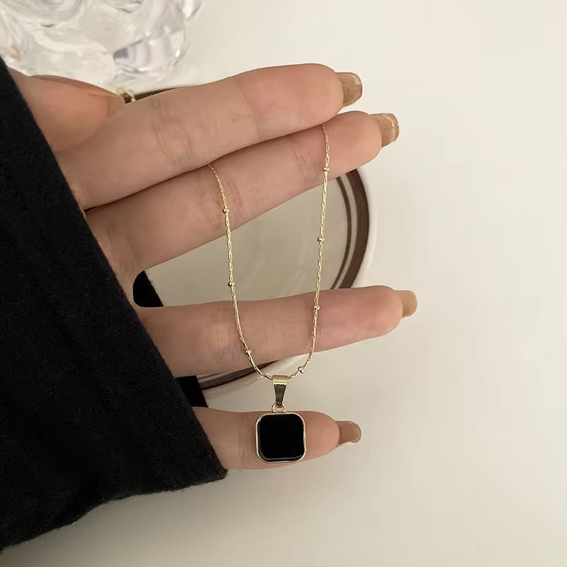 BLACK SQUARE EXQUISITE PENDANT